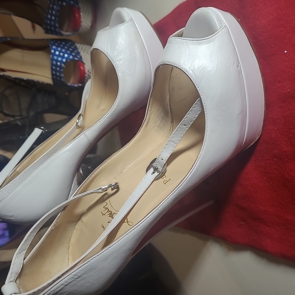 Christian Louboutin - Picture 8 of 10